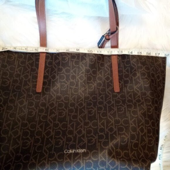 Calvin Klein Monogram Reversible Brown Tote Bag & Zip Pouch Set 18" x 11.5" x 5" - Picture 4 of 17